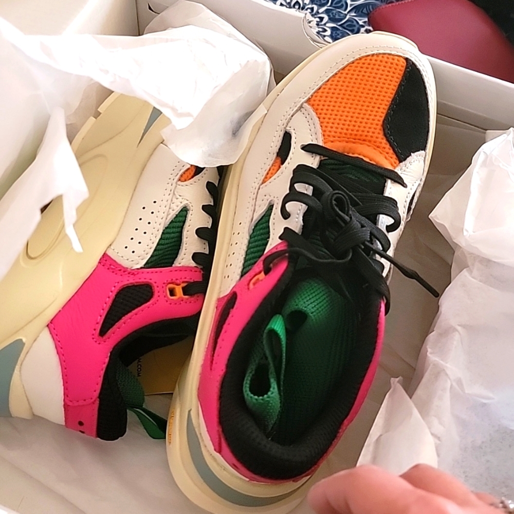Sneakers 👟 - Picture 5 of 5